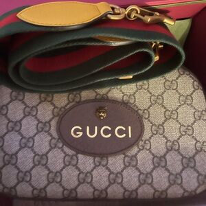Gucci messenger cross body bag